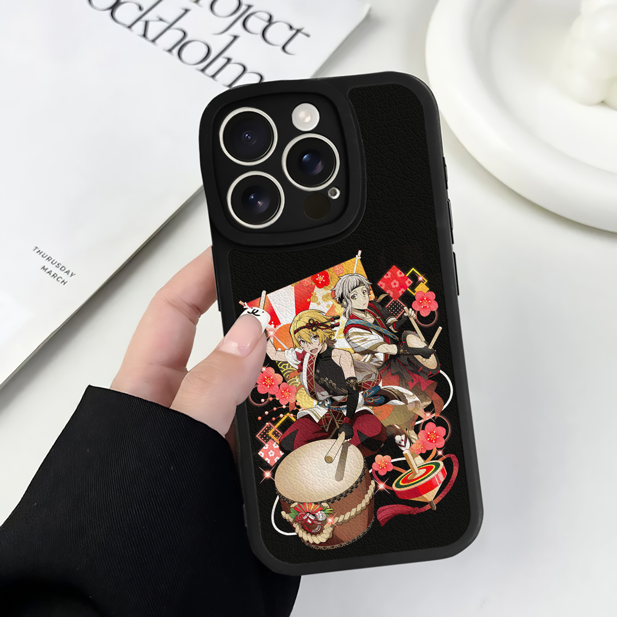 （画像用） 文豪ストレイドッグス Bungo Stray Dogs 【iPhone 16シリーズ対応】シリコンスマホケース（レザー調） 材質：シリコン
